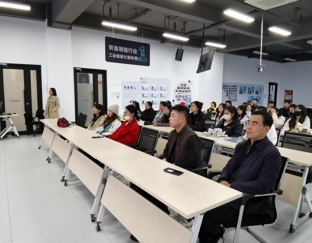 深化校企合作，助力就業(yè)新篇章 財經(jīng)學院攜手煙臺開發(fā)區(qū)開啟人工智能軟件開發(fā)實習之旅